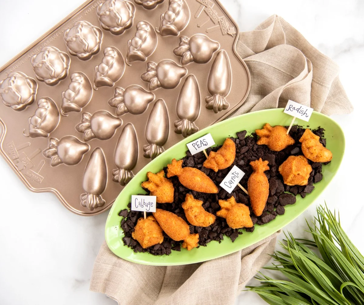 Forma Nordic Ware Záhon zelenina, plát 20 formiciek